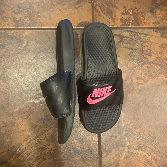 Nike Benassi Slides - Picture 3 of 4
